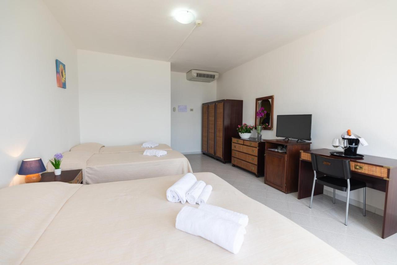Hotel De Plam Olbia Esterno foto